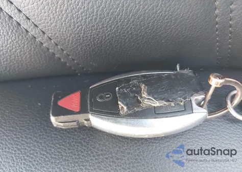 2011 Mercedes-Benz E 550 4Matic из США, поврежденный, VIN WDDHF9AB9BA292806